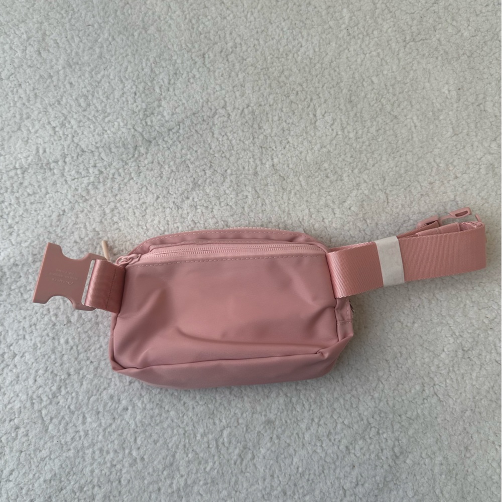 Lululemon Everywhere belt bag 1L in Deco Pink - Picture 12 of 16
